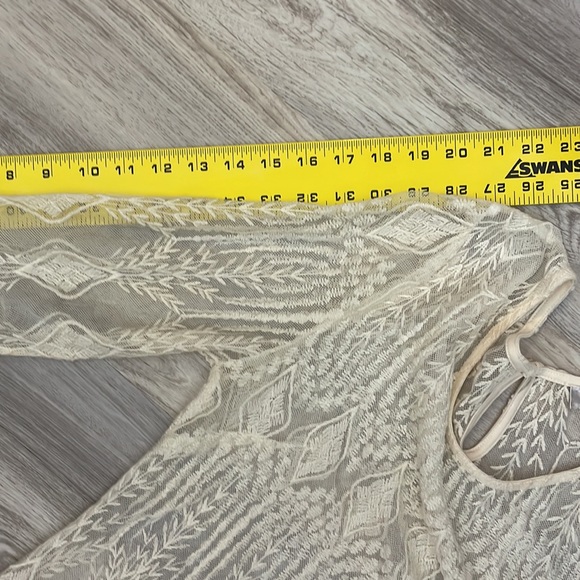 Kenar Cream Lace 3/4 Sleeve Blouse with Back Button Keyhole Size Medium - Picture 11 of 11